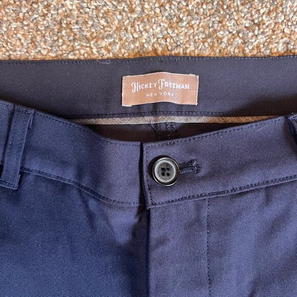 Hickey Freeman Men's Navy Blue Bermuda Short.  Size 33 - Picture 5 of 6